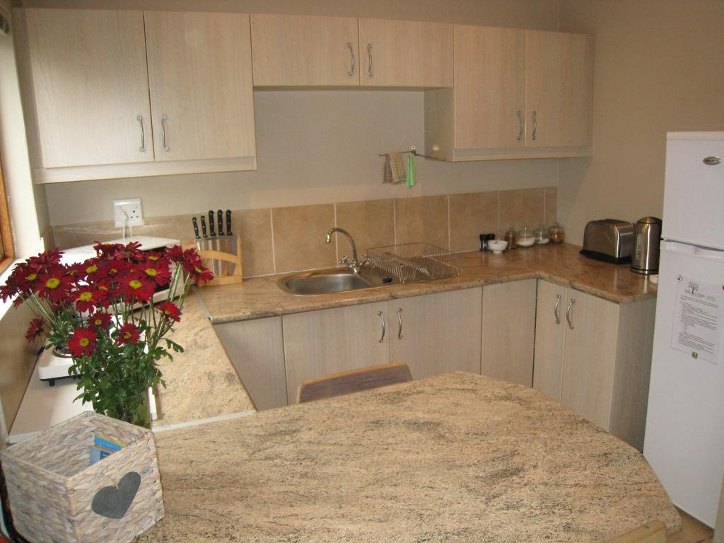 Apple Cottages George Luaran gambar